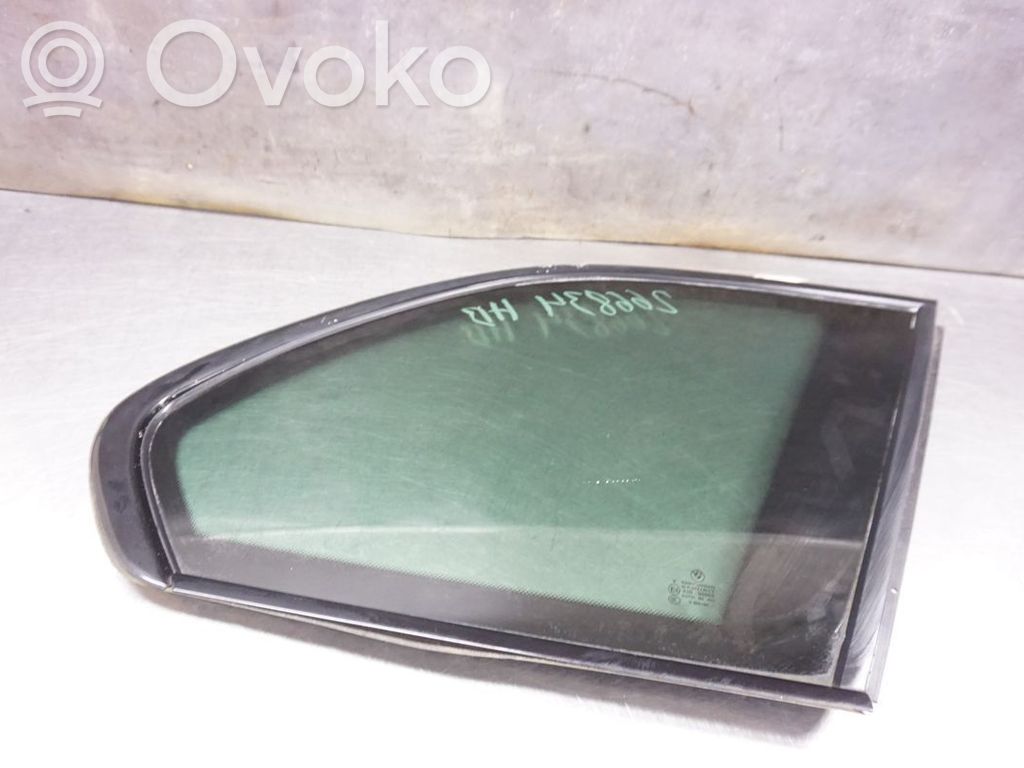 Rear side window   51368249936,146682