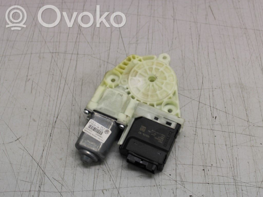 Volkswagen PASSAT B6 Silnik regulatora szyby drzwi przednich 