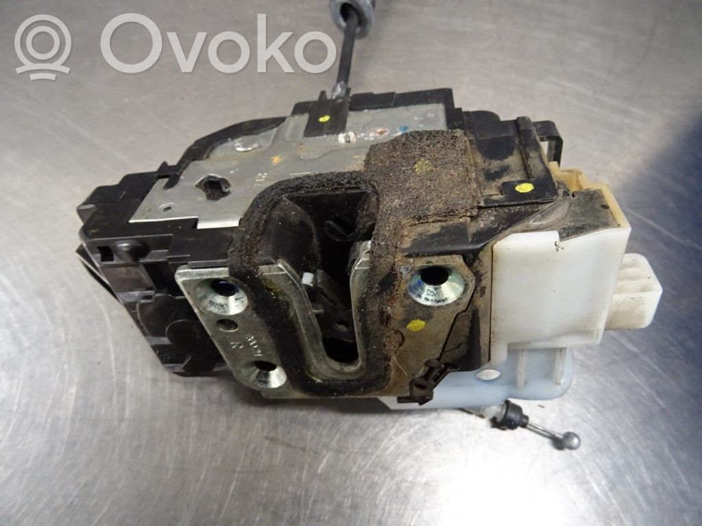 KIA Ceed Priekšpusē slēdzene 