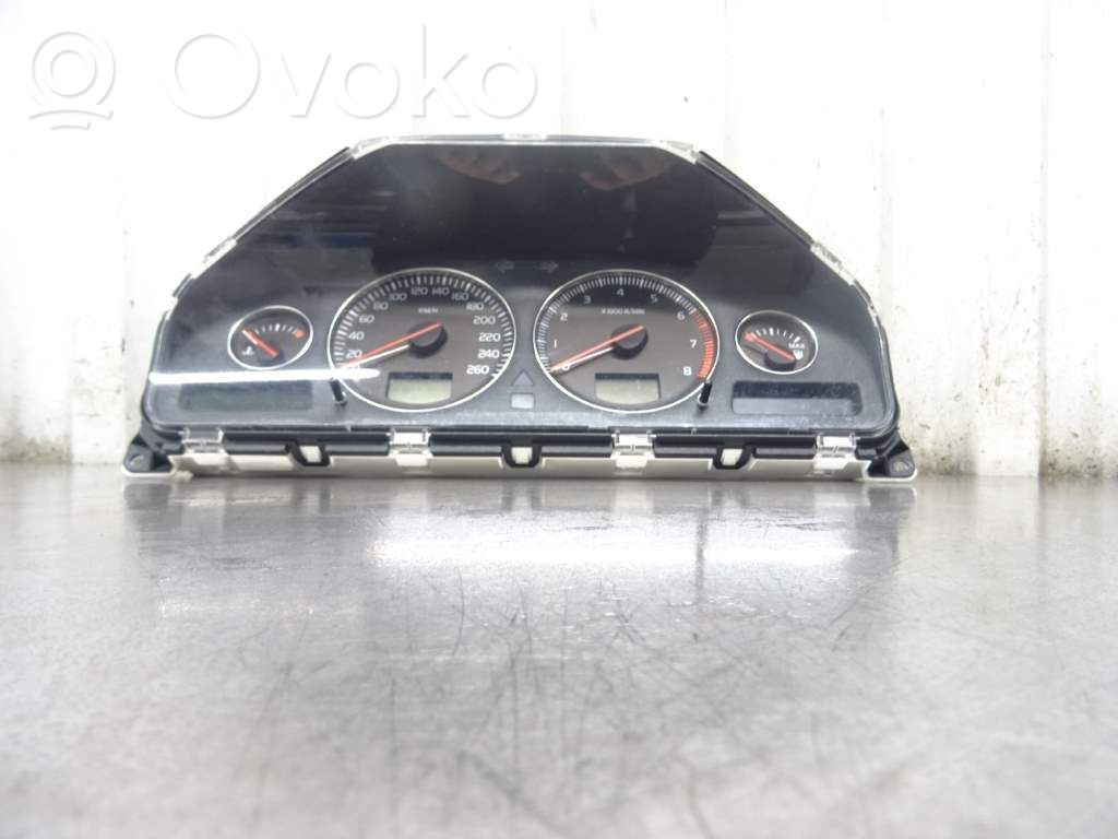 Volvo V70 Speedometer (instrument cluster) 