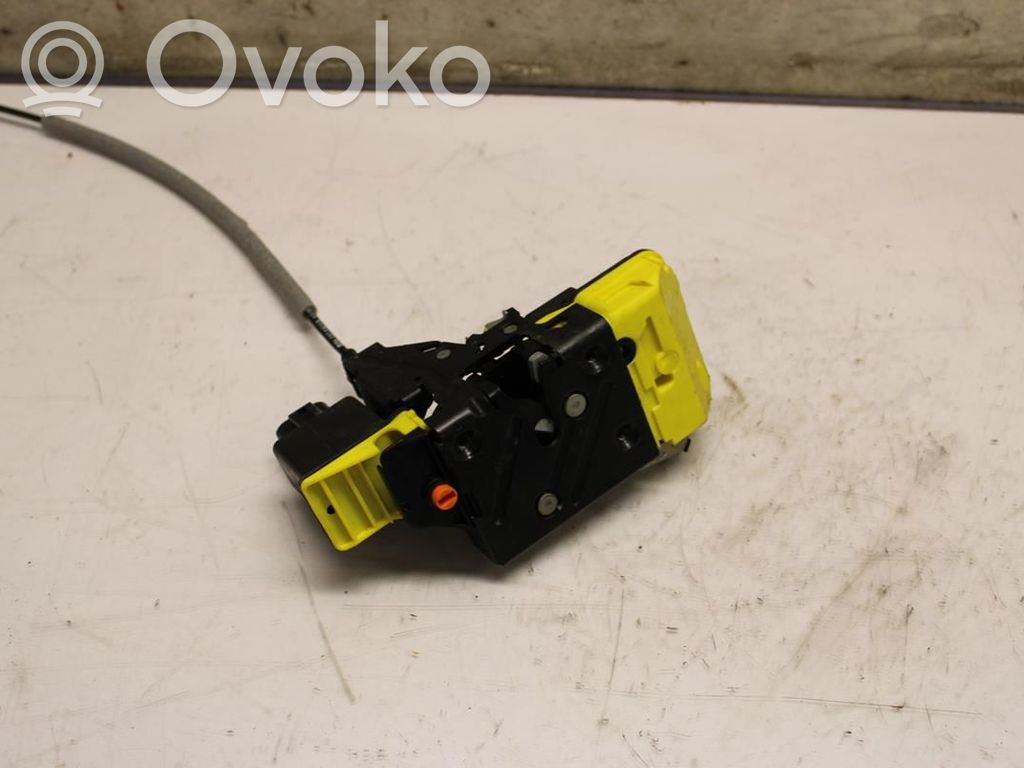 Volvo XC70 Front door lock 