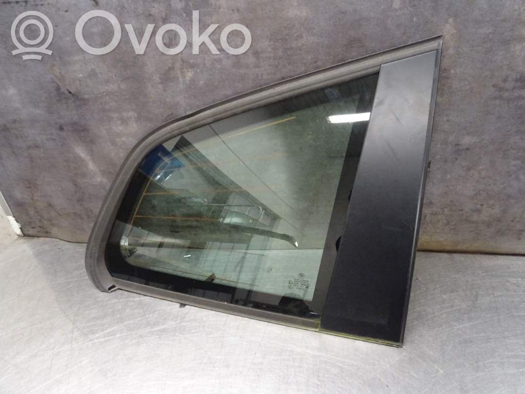 BMW X3 E83 Rear side window 