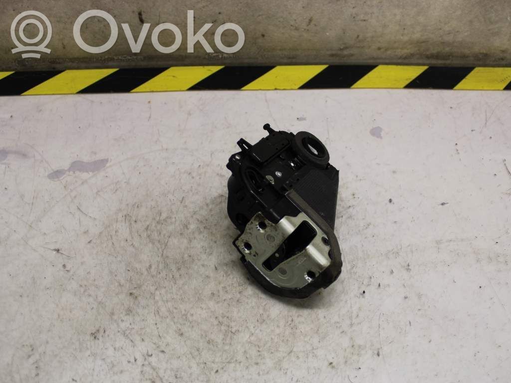 Toyota Yaris Front door lock 