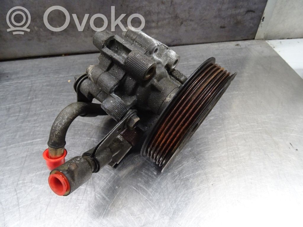 Toyota Corolla E110 Ohjaustehostimen pumppu 