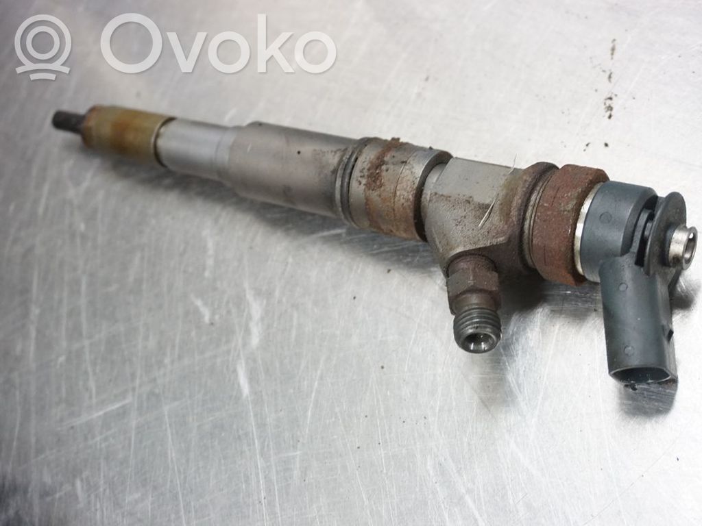 Fuel injector   13537793836,172920,7793836