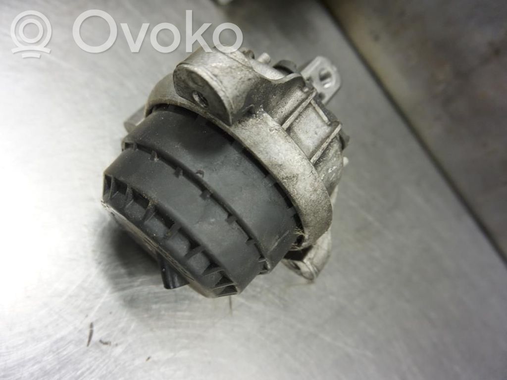 BMW 5 F10 F11 Engine mount bracket 