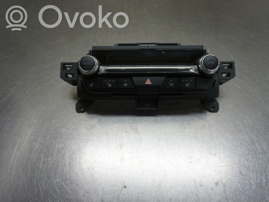 Mazda CX-30 Air circulation switch 