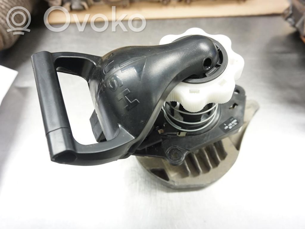 Renault Clio III Spare wheel mounting bracket 