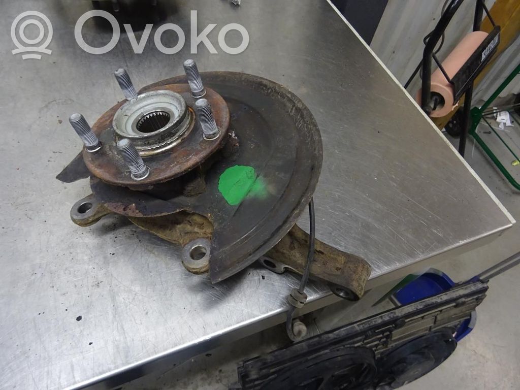 Nissan Qashqai Front wheel hub spindle knuckle 
