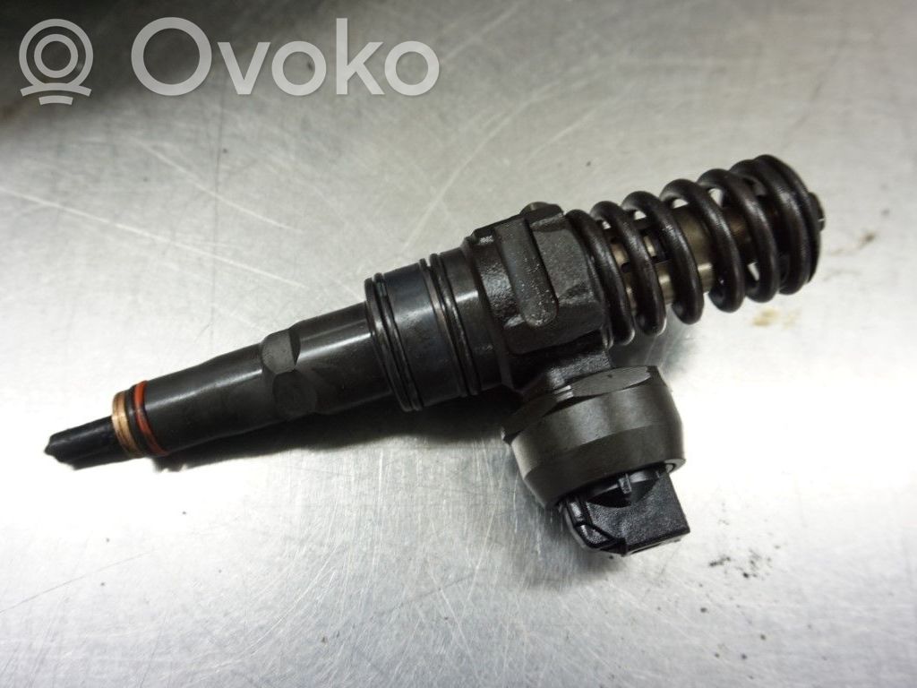 Volkswagen Golf V Injector combustibil 