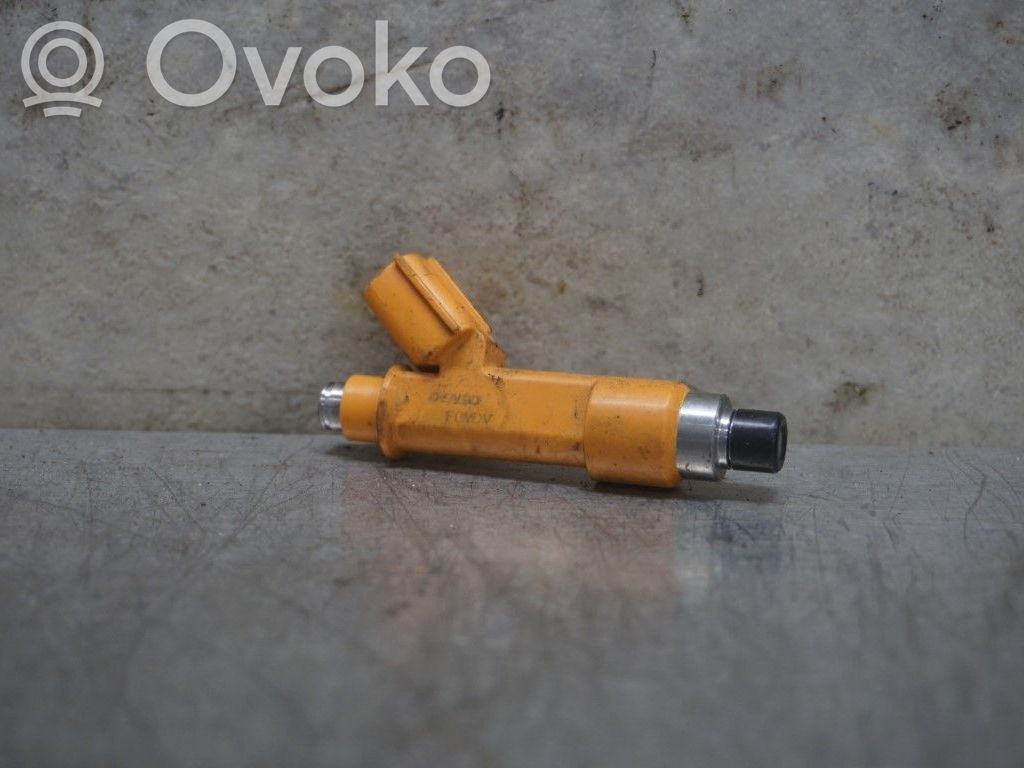 Inyector de combustible   1571073KA0,N000023