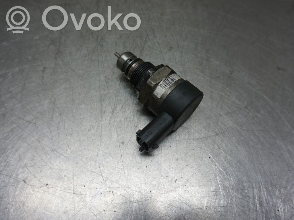 Opel Combo C Régulateur de pression de carburant 