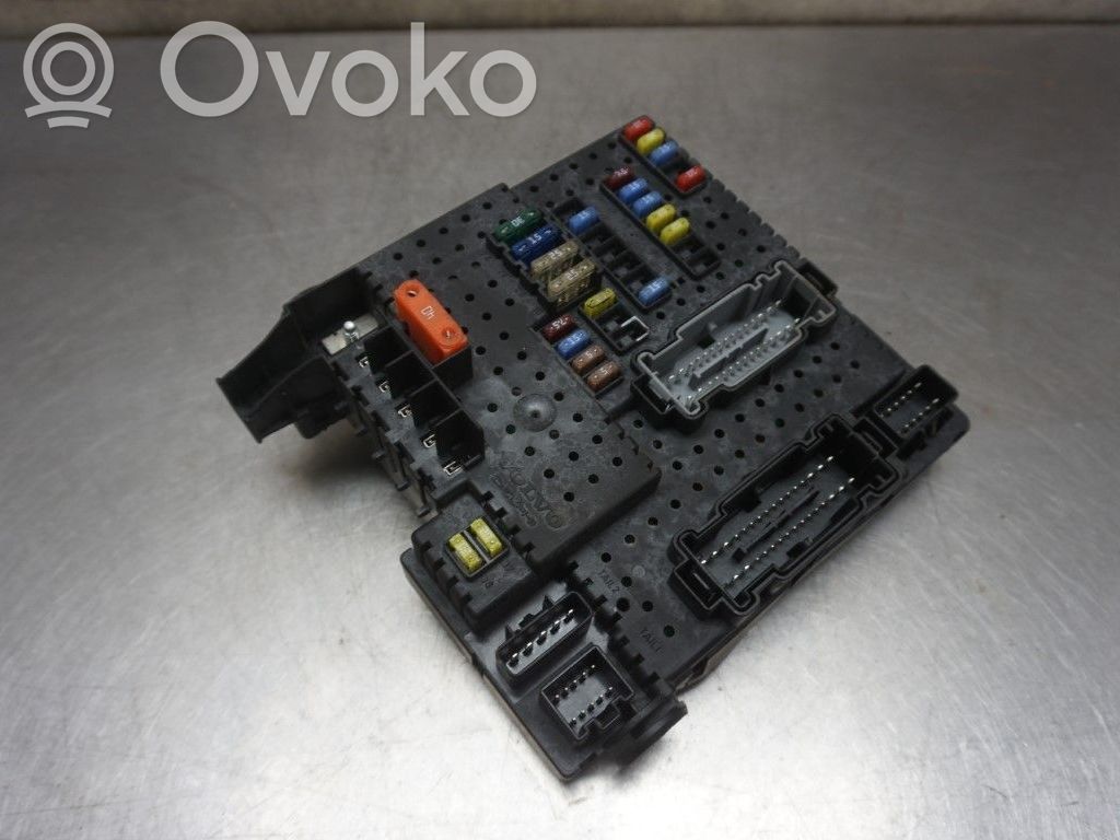 Volvo V70 Ramka / Moduł bezpieczników 