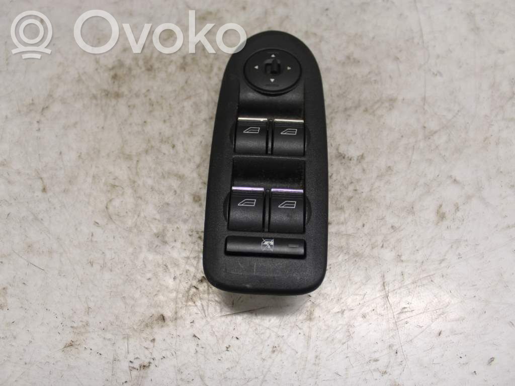 Electric window control switch   1547152,N049911