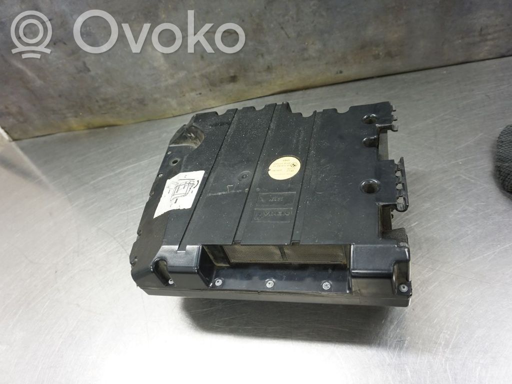 BMW 5 E39 Garsiakalbis (-iai) priekinėse duryse 