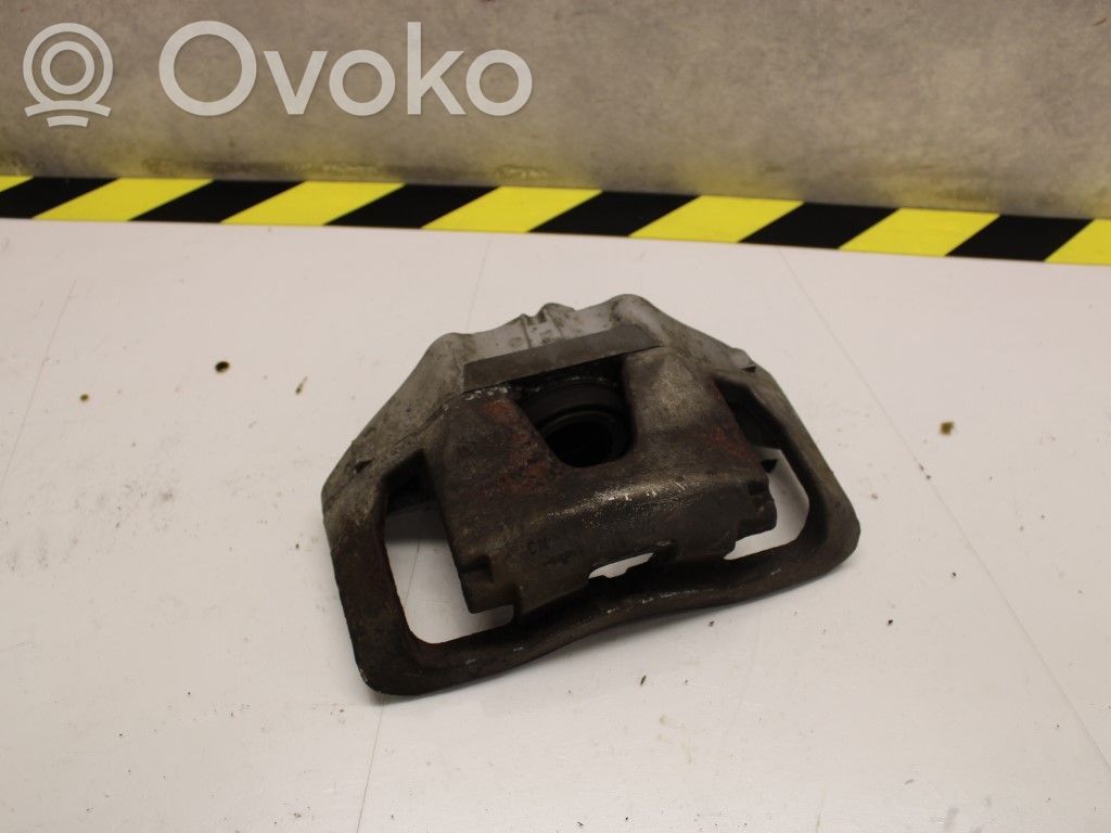 Volvo V40 Передний суппорт 