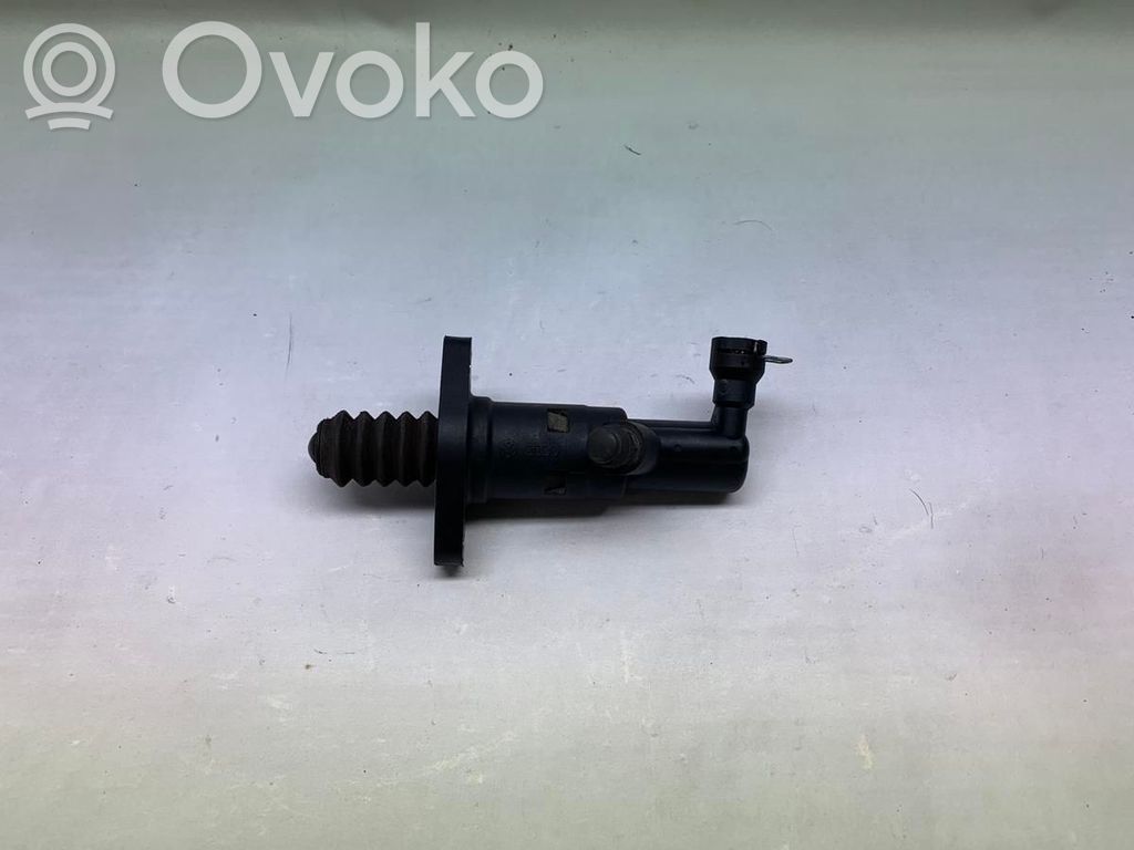 Volkswagen Golf VI Clutch slave cylinder 