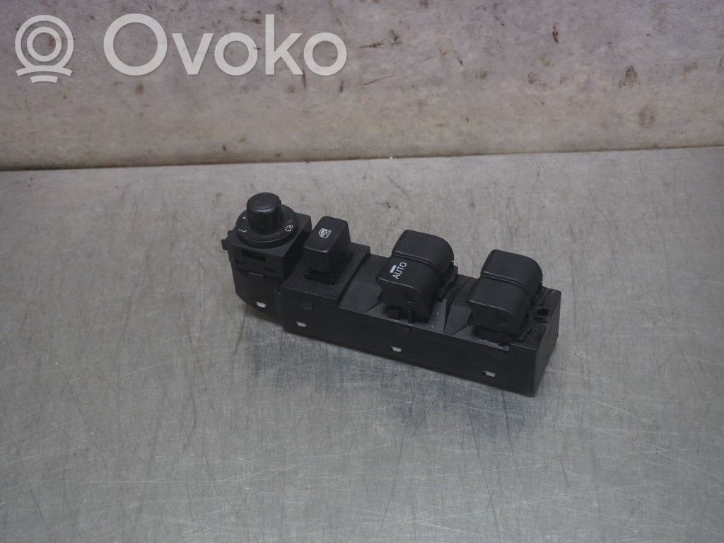 Mazda CX-3 Electric window control switch 