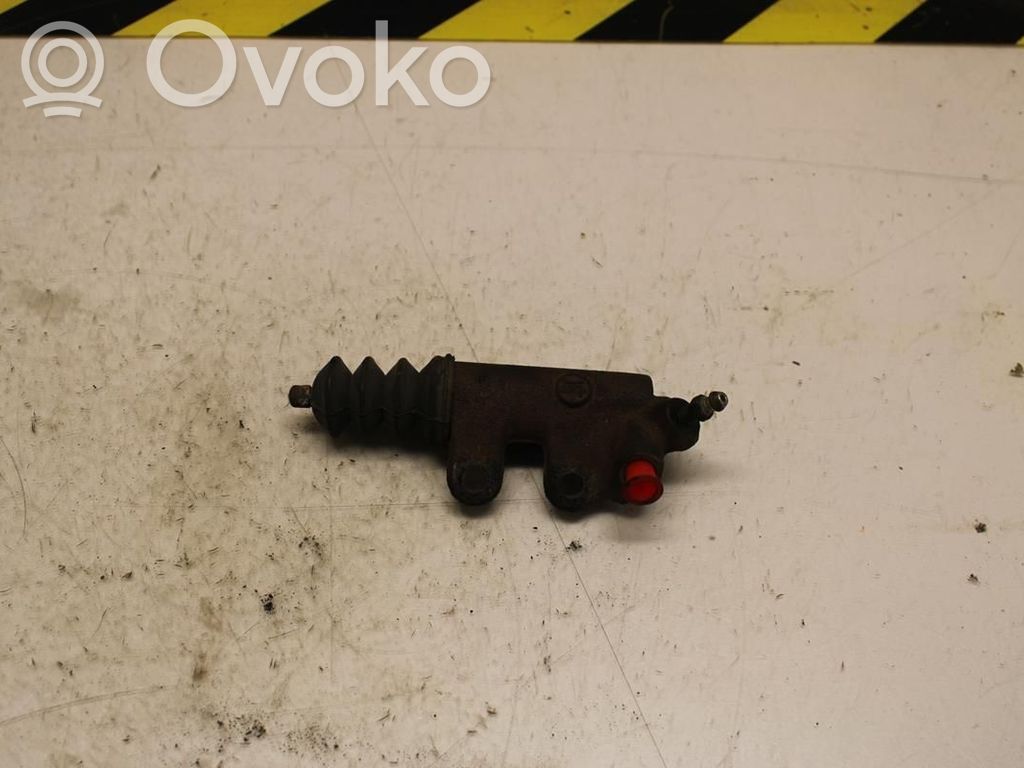 Toyota Corolla E120 E130 Kytkimen apusylinteri 