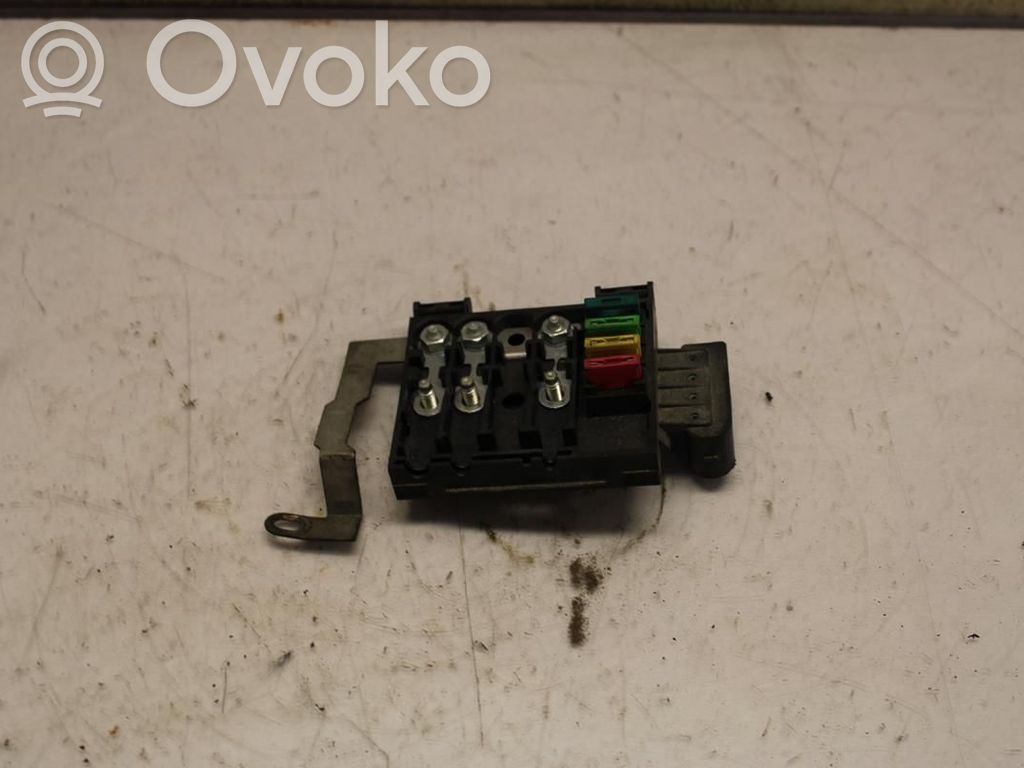 Volkswagen Polo III 6N 6N2 6NF Fuse module 