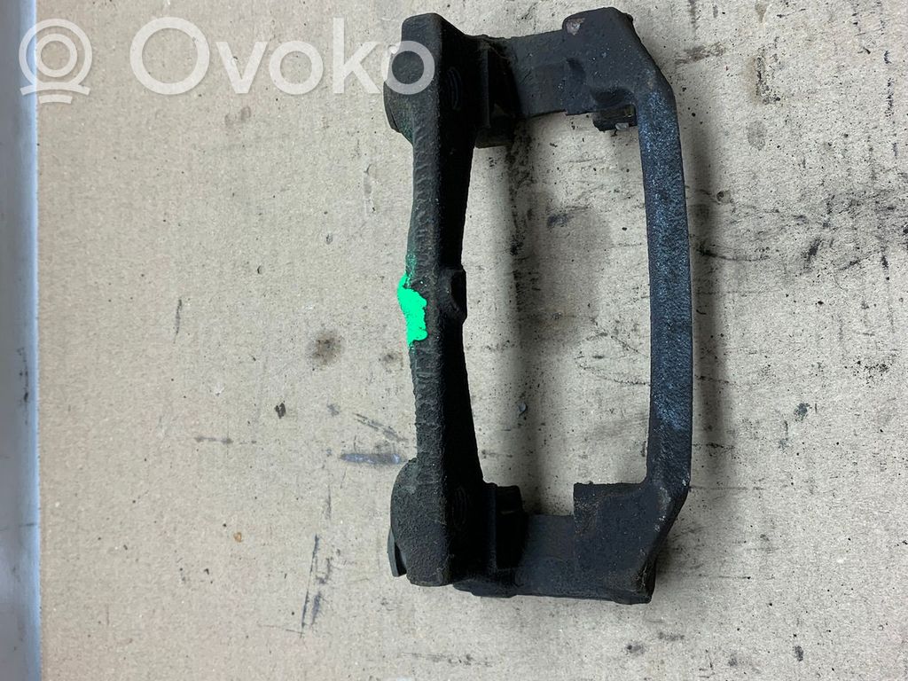 Mocowanie przedniego zacisku hamulca   440492,254408