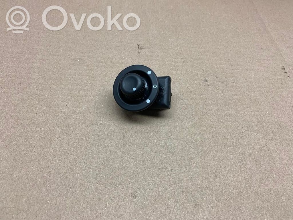 Opel Vivaro Wing mirror switch 