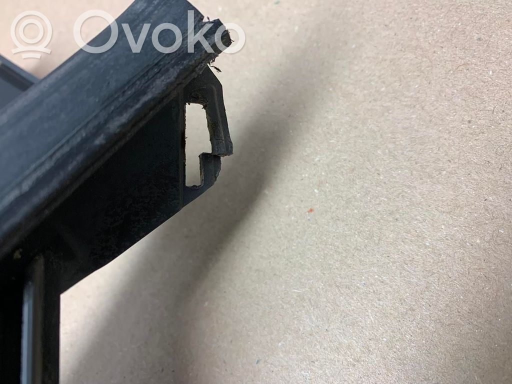 Ford S-MAX Etupuskurin ylempi jäähdytinsäleikkö 