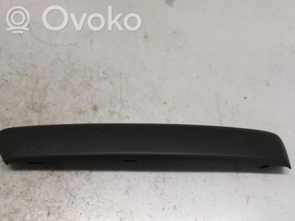 Ford Focus Etupuskurin jakajan koristelista 