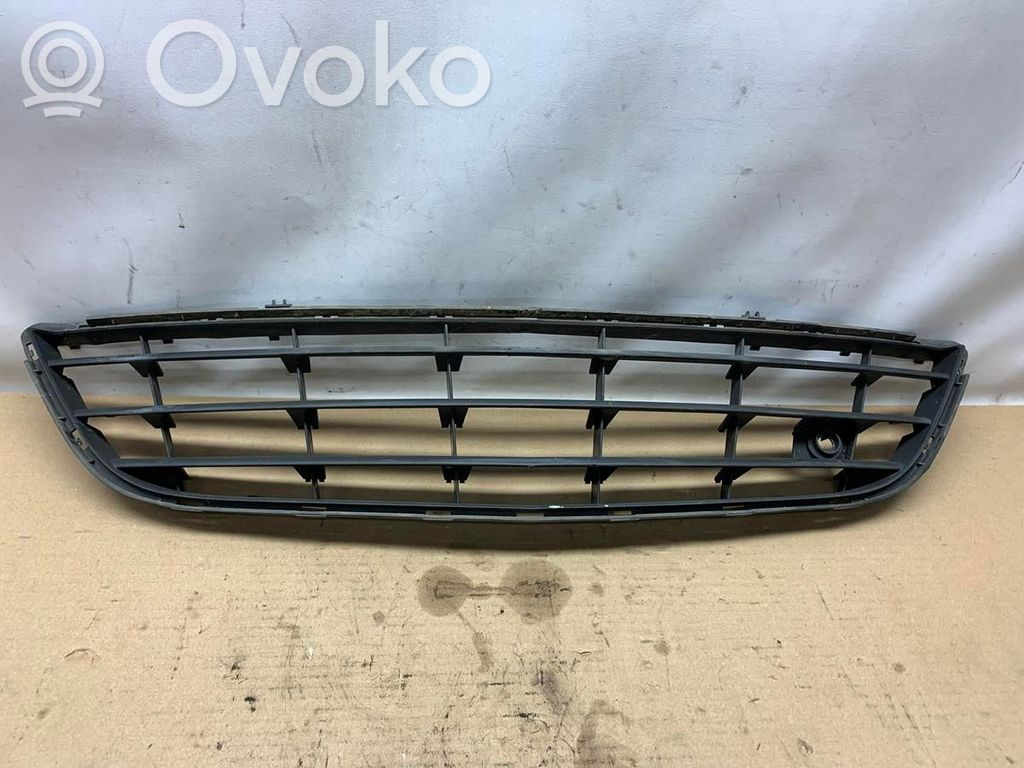 Maskownica / Grill / Atrapa górna chłodnicy   13231589,118117