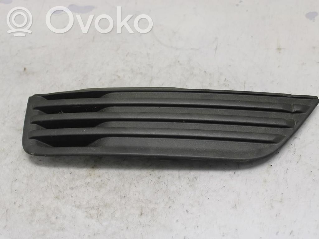 Ford Focus Front bumper upper radiator grill 