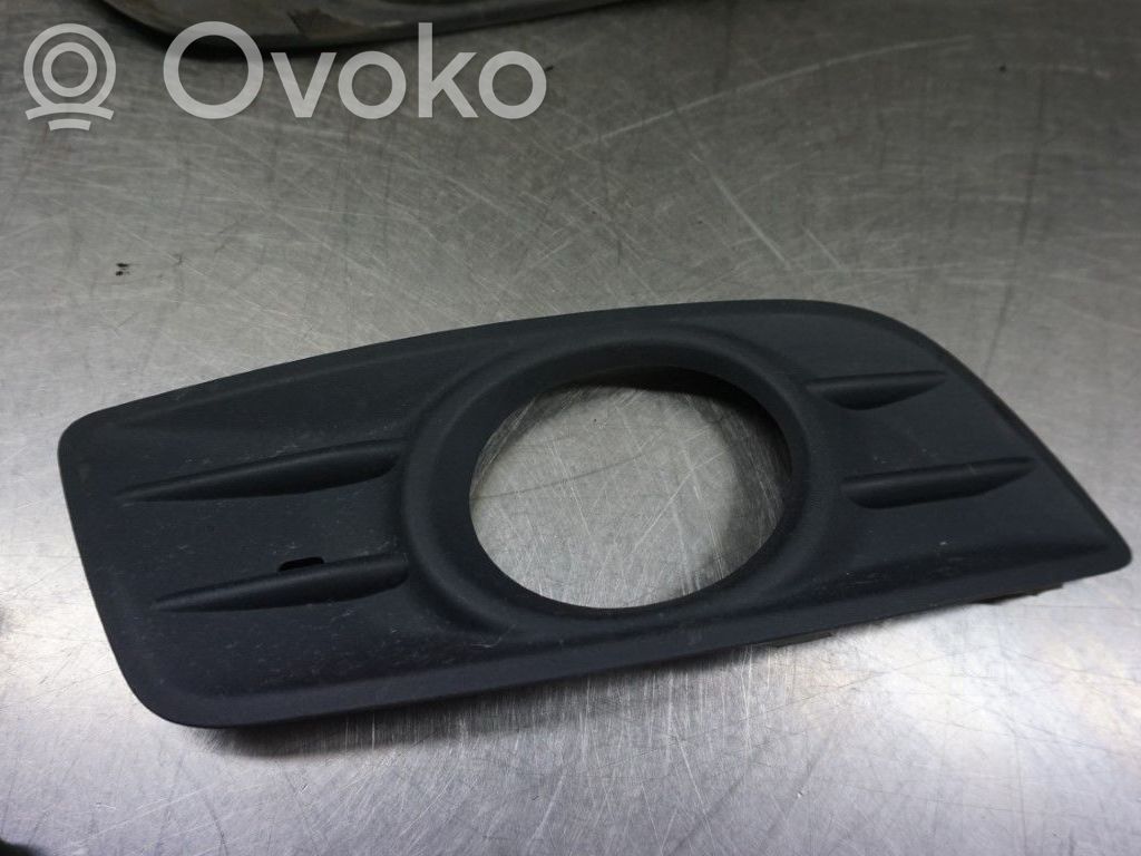 Volvo V50 Augšējais režģis 