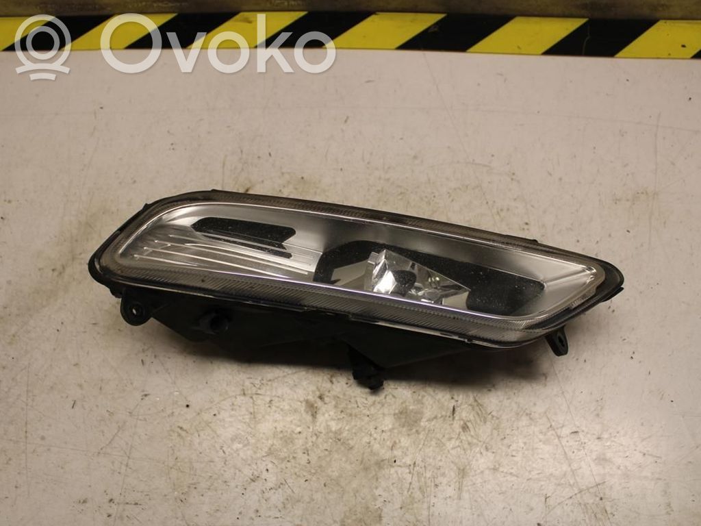Volkswagen PASSAT B7 Światło przeciwmgłowe przednie 