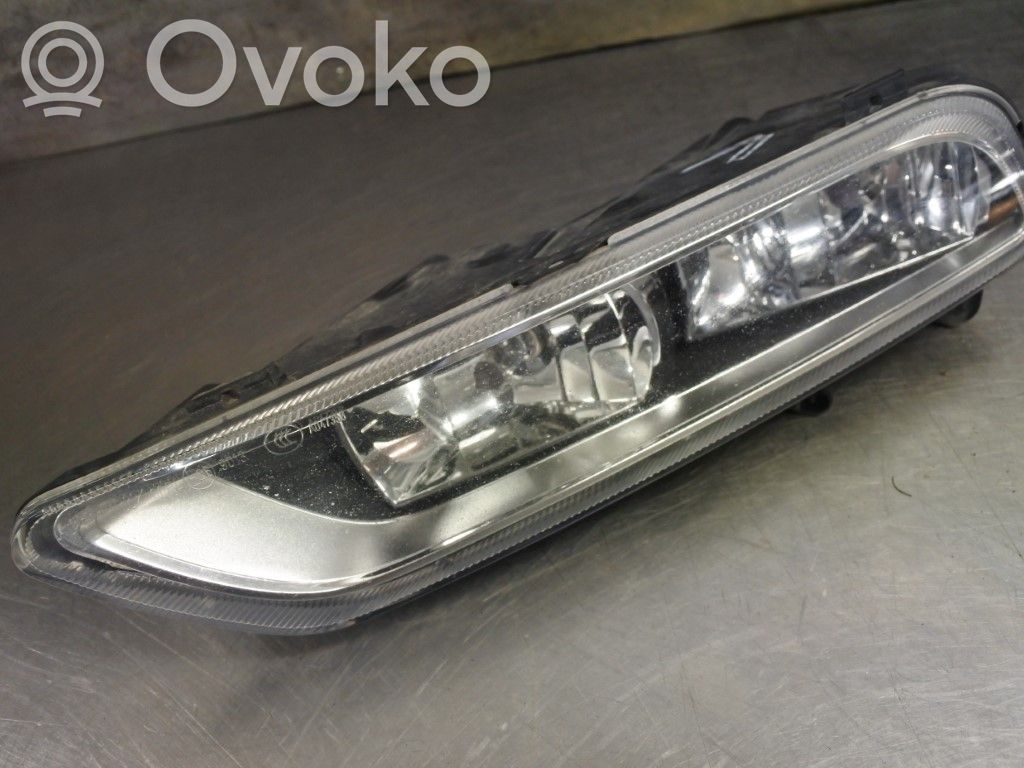 Volkswagen PASSAT B7 Światło przeciwmgłowe przednie 