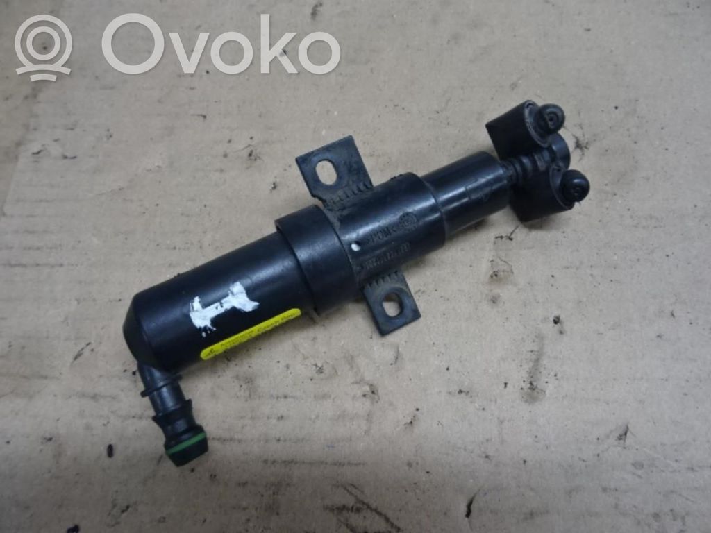 Volkswagen PASSAT B6 Dysza spryskiwacza lampy przedniej 