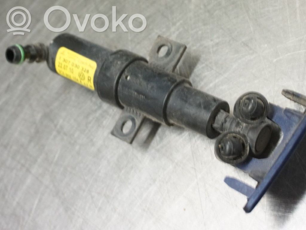 Volkswagen PASSAT B6 Dysza spryskiwacza lampy przedniej 