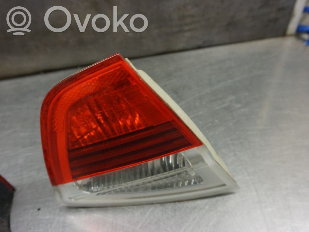 BMW 3 E90 E91 Lampy tylnej klapy bagażnika 