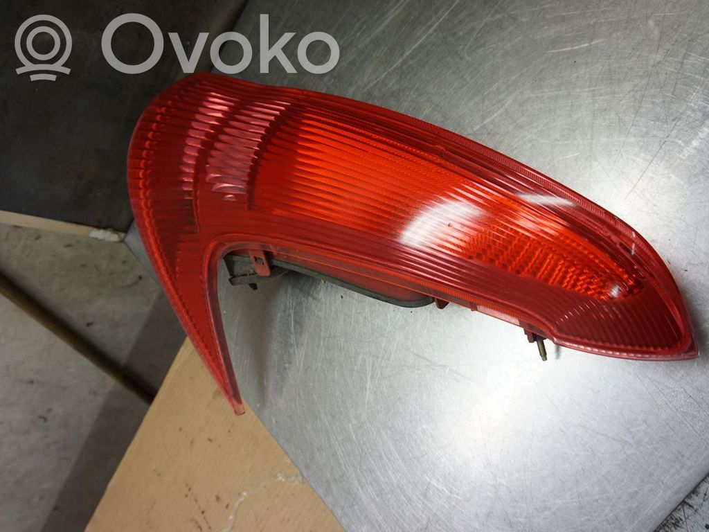 Peugeot 206 Lampă spate în caroserie 