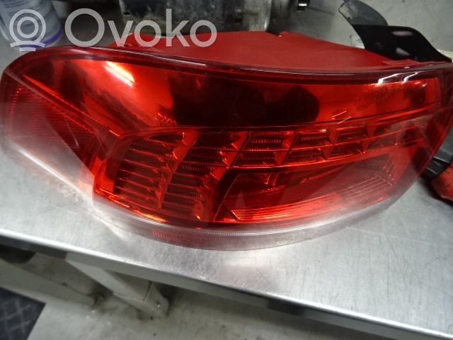 Volkswagen PASSAT B7 Lampa tylna 