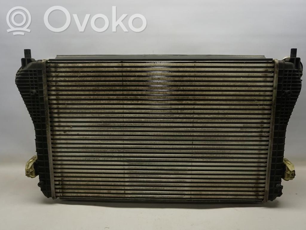 Volkswagen PASSAT B7 Chłodnica powietrza doładowującego / Intercooler 