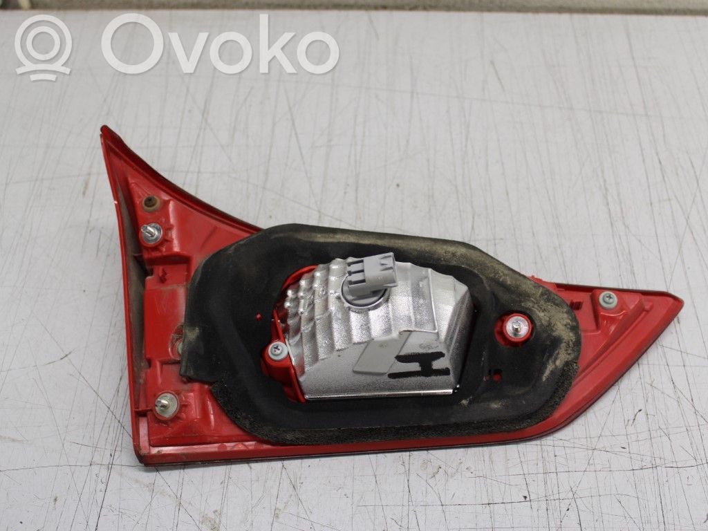 Toyota Auris E180 Luci posteriori del portellone del bagagliaio 