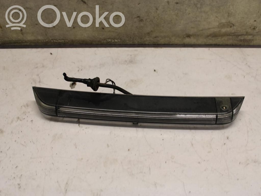 Mitsubishi Grandis Kolmas/lisäjarruvalo 