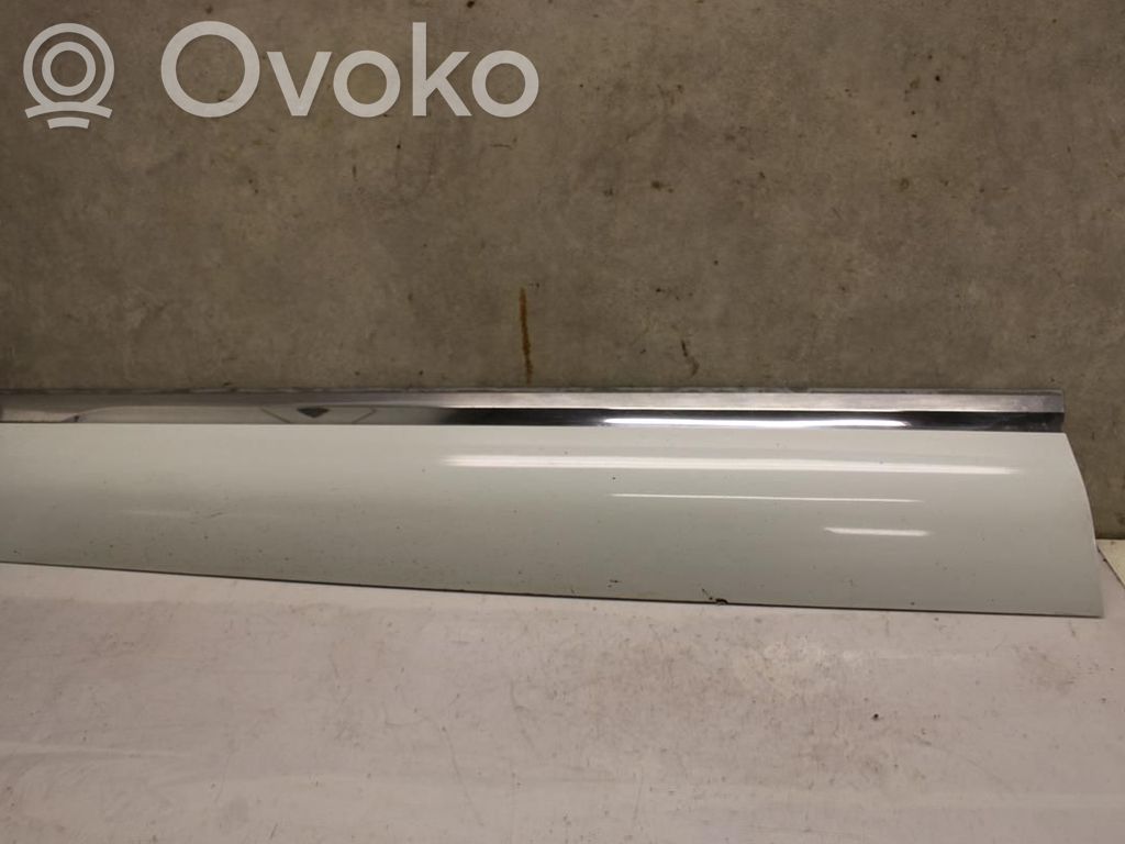Volkswagen Touareg II Rivestimento della portiera anteriore (modanatura)