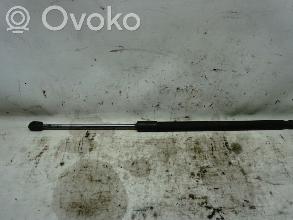 Volkswagen T-Roc Takaluukun tukivarsi 