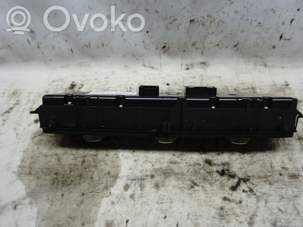 Panel klimatyzacji   8W0820043Q