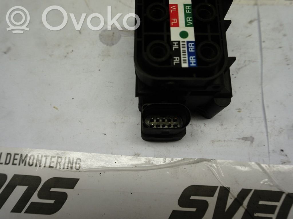 Audi A6 Allroad C7 Gaisa sadales / vārsta bloks (pneimatiskā balstiekārta) 