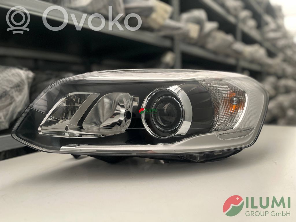 Volvo XC60 Lampa przednia 