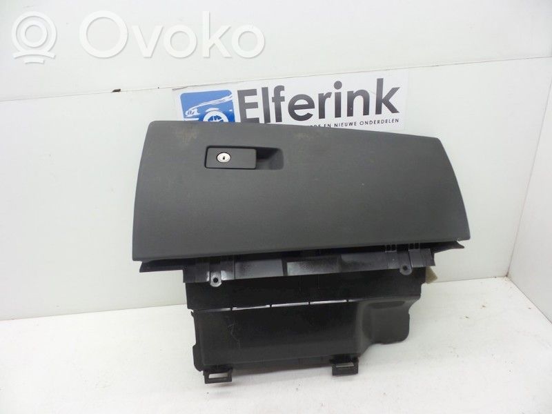 Glove box