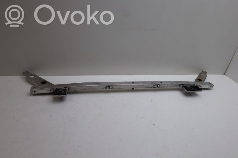 Volvo V60 Pas przedni 