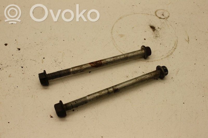 Saab 9-5 Tuercas/tornillos 