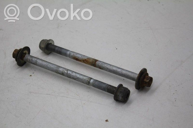Tuercas/tornillos   92152172,92152172